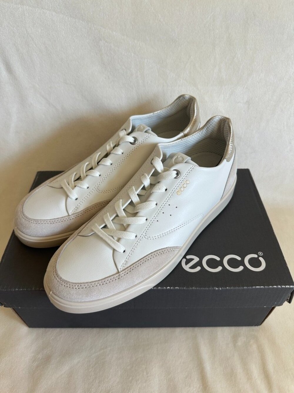 NIB Ecco Street Lite Women Leather Sneaker Shoes Laceup In White SZ US9-9.5 EU40